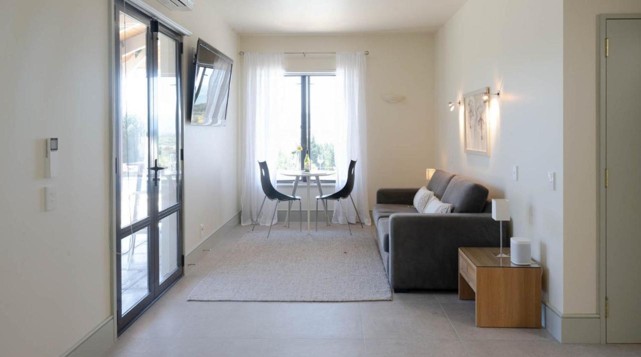 Windhover Suites Tasman Dış mekan fotoğraf