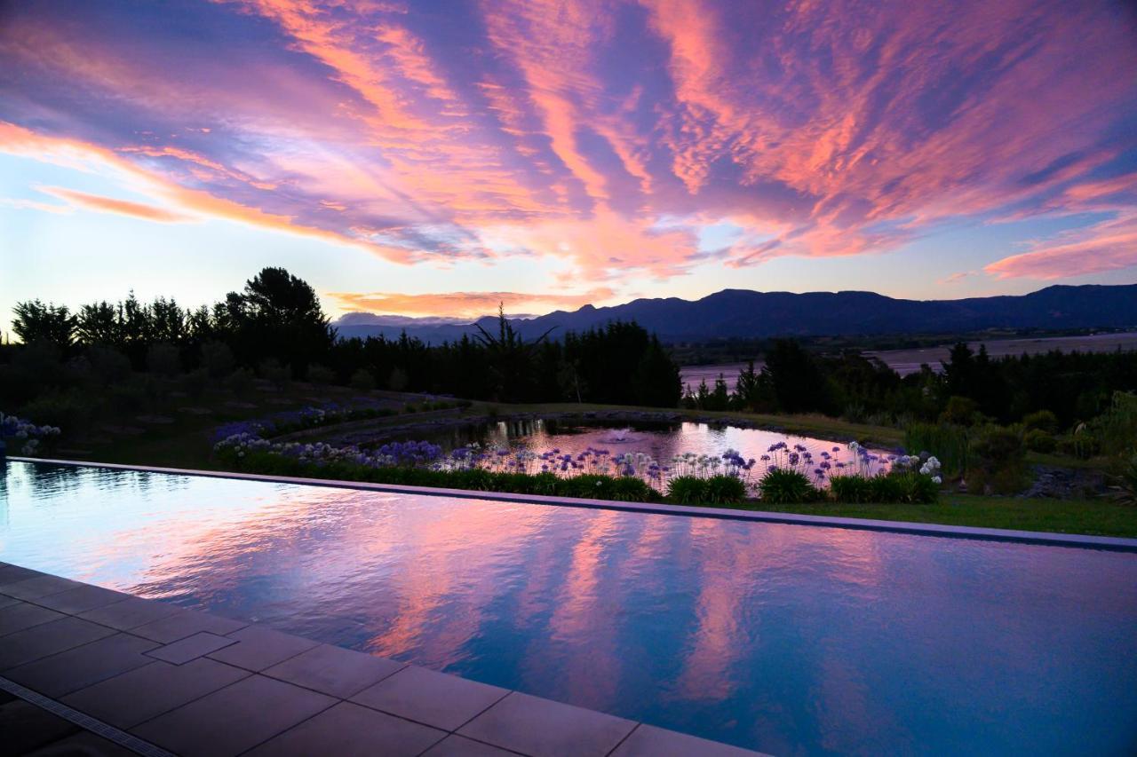 Windhover Suites Tasman Dış mekan fotoğraf